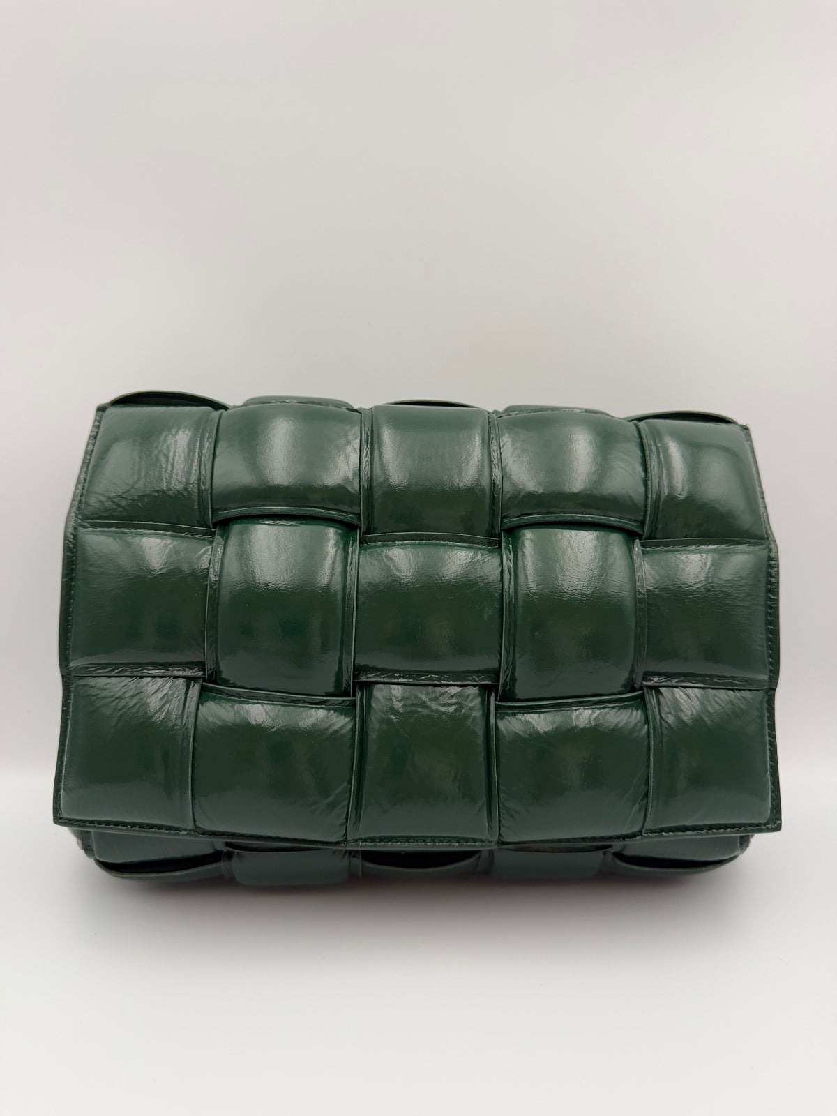 Bottega Veneta Textured Deerskin Maxi Intrecciato Padded Cassette Crossbody Bag in Raintree